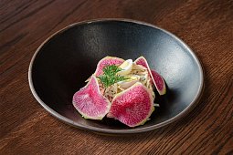 Салат с редькой и языком телёнка